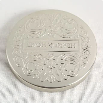 丸いブリキの箱